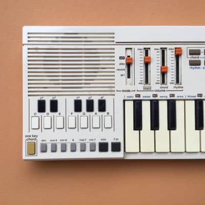 Casio PT-30 31-Key Mini Synthesizer 1980s - White image 2