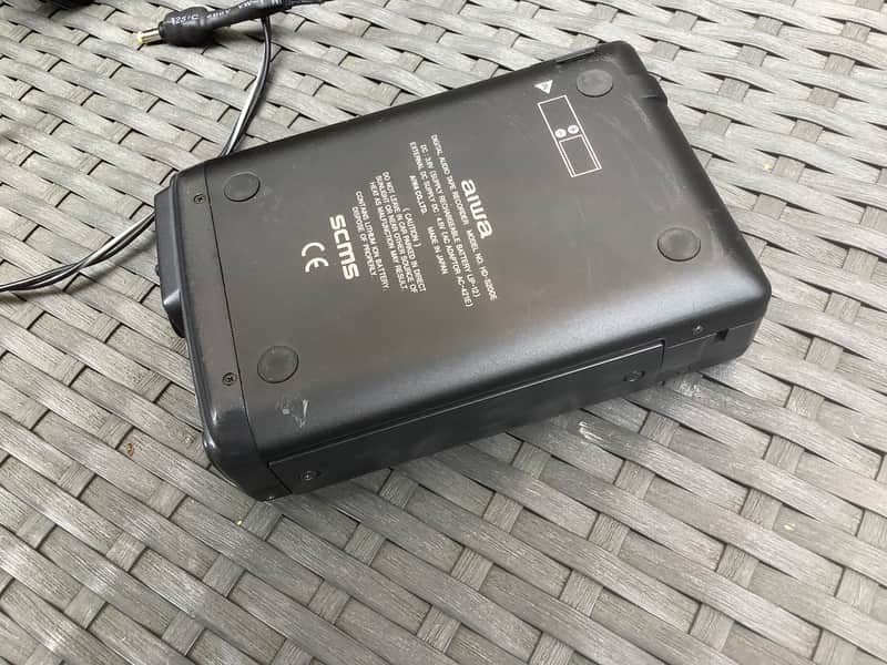 Aiwa Digital audio tape / DAT /. HD - S200 / portable walkman