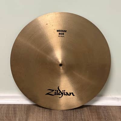 Zildjian 18" A Series Medium Ride Cymbal 1728g  - Traditional image 1