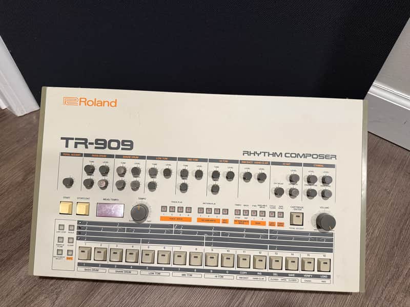 Roland TR-909 Rhythm Composer