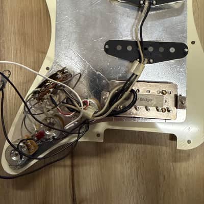 Suhr Pickguard 2010-2015 - White aged image 2