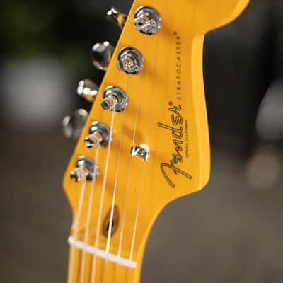 Fender American Professional Classic Stratocaster Electric Guitar - 3-Color Sunburst with Gig Bag image 6