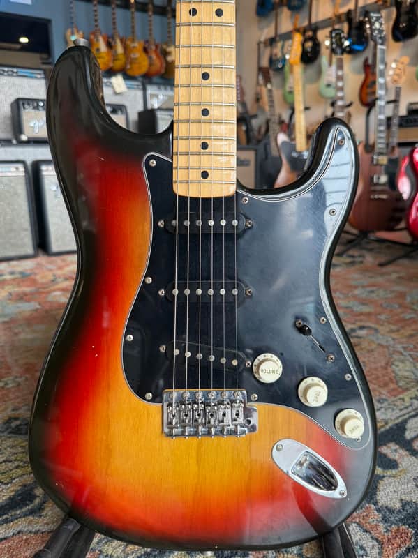 1976 Fender Stratocaster Sunburst - Very Good