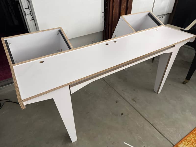 Sondhus ARVO Desk 2024 - White image 1