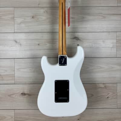 Fender Player II Stratocaster Electric Guitar Maple Fingerboard, Polar White image 7