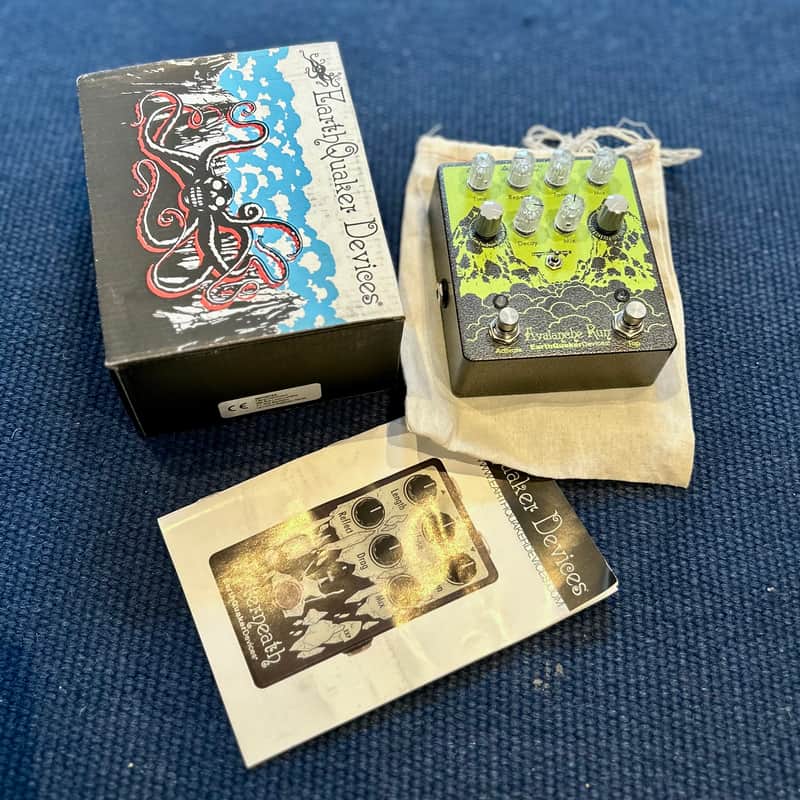 EarthQuaker Devices Avalanche Run Stereo Reverb & Delay with Tap Tempo V2