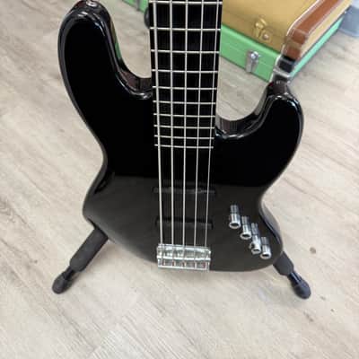 Squier Deluxe Jazz Bass Active V image 8