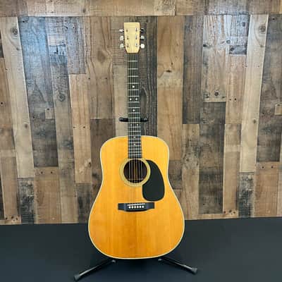 Martin D-28 1986 Natural Finish w/Hard shell case Acoustic Electric Guitar image 1