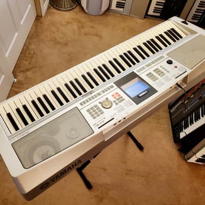 MUST SEE!!! YAMAHA DGX 305 SEMI-WEIGHTED 76-KEY DIGITAL PIANO IN AMAZING CONDITION! image 19