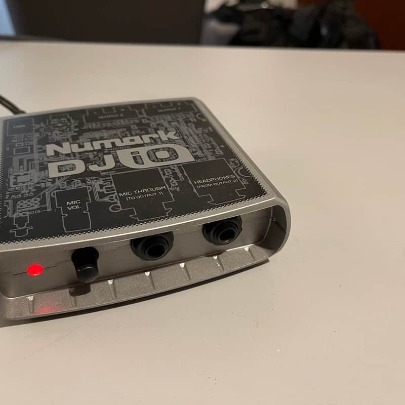 2010s Numark DJ-iO2 USB DJ Audio Interface White