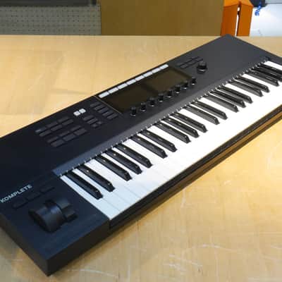 Native Instruments Komplete Kontrol S49 Mk2 - Black image 3