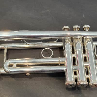 Stomvi Forte intermediate Bb Trumpet ML Bore with Mouthpiece and case - Silver Plated image 2