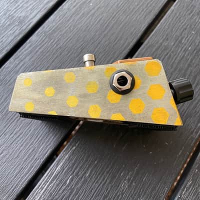 Beetronics Custom Shop Fatbee Overdrive blue gold image 5