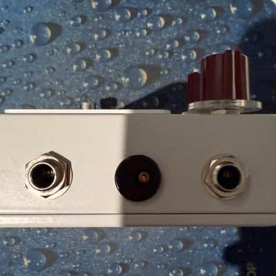 Hudson Electronics Broadcast-AP Ariel Posen Signature 2019 - Present - White image 2