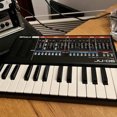 Roland JU-06 Boutique Series Synthesizer Module with K-25m Keyboard image 2