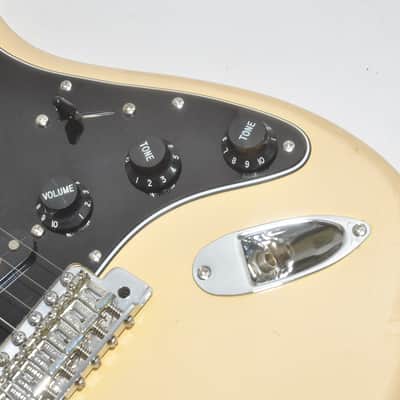 Fender Japan Stratocaster ST62 J serial Fujigen Electric Guitar Ref No 6477 image 5