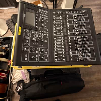 Midas M32R LIVE Digital Mixing Console 2018 - Present - Black image 3