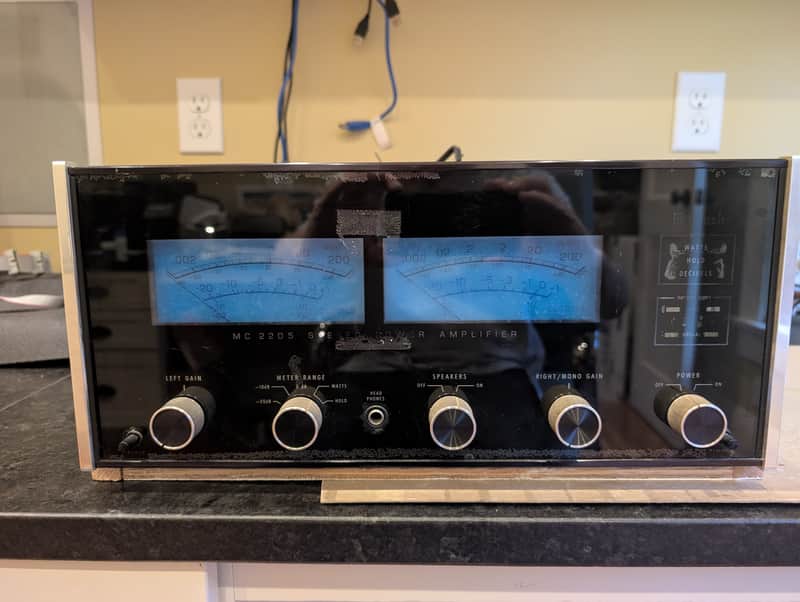 McIntosh MC2205 200-Watt Stereo Solid State Power Amplifier 1975 - 1981 - Black