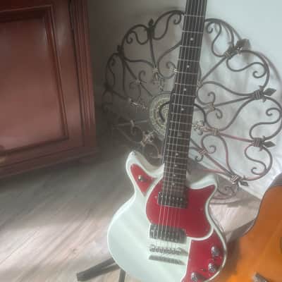 First Act Limited Edition Volkswagen Garage Master - White with Red Pickguard image 15