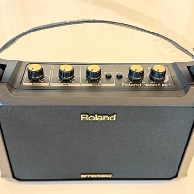 Roland Acoustic Chorus Mobile AC Battery-Powered Guitar Amp image 2