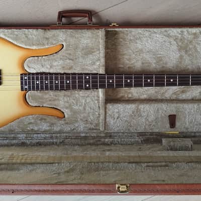 Hondo II Professional Longhorn Bass-Creme Burst image 15
