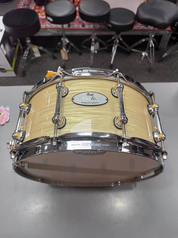 Pearl Music City Custom 14x6.5" Masters Maple Reserve Shell Snare Drum - Platinum Gold Oyster Wrap