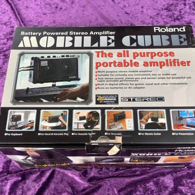 Roland mobile cube * Battery powered mobile amp * up to 15 hours running time * weighs only 2,5 kg * inputs for guitar, microphone, keyboards image 10