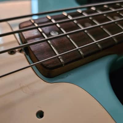 Fender Musicmaster Bass Daphne Blue image 3
