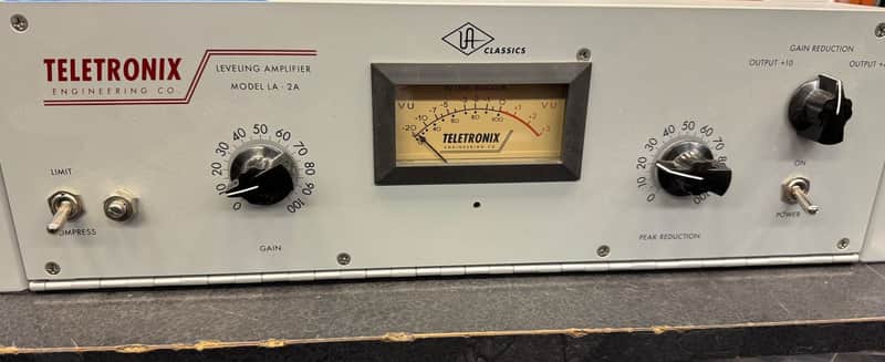 Universal Audio LA-2A Leveling Amplifier / Optical Compressor