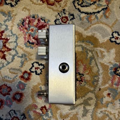 Walrus Audio Monument Harmonic Tap Tremolo V2 Limited Edition - Platinum Series 2021 - Platinum image 3