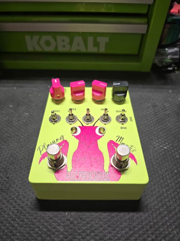 Fuzzrocious Playing Mantis 2019 - Neon Yellow image 1