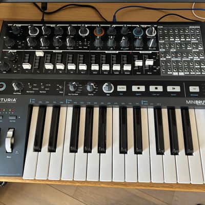 Arturia MiniBrute 2