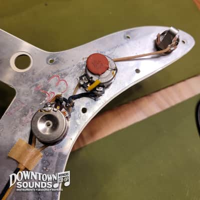 1966 Fender Jazzmaster with Fender OHSC - 3-Tone Sunburst, 8lbs image 15