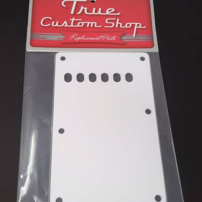 True Custom Shop® 3Ply White 6 Hole Vintage Style Tremolo Cover for Fender Strat image 3