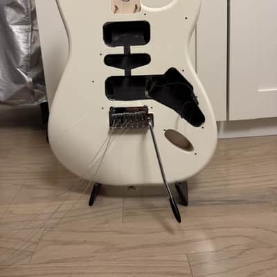 Immagine Squier Affinity Stratocaster HH Body Olympic White w Tremolo System Neck Plate - 6