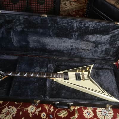 Jackson RR3 Randy Rhoads V Special (Limited Run), Made in Japan, 2006 - Ivory with Black Pinstripes image 2
