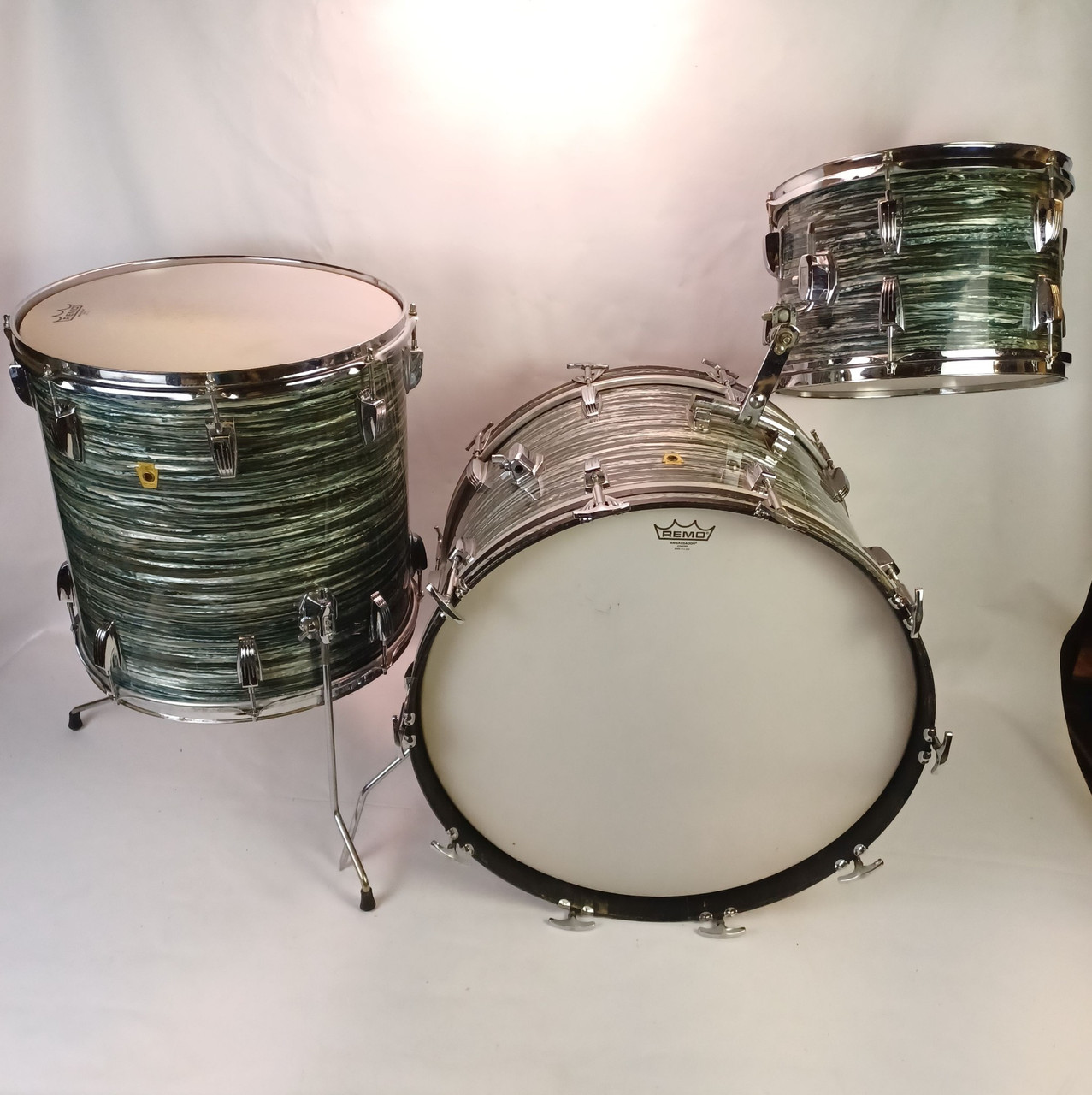 Ludwig 22,13,16"Blue Oyster Pearl"Super Classic"Drum Set 1/22-23/1969 FACTORY OG — main photograph