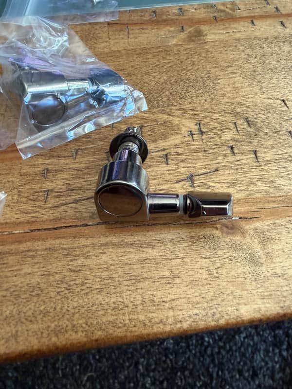 EVH 3x3 2 pin Diecast Sealed tuners
