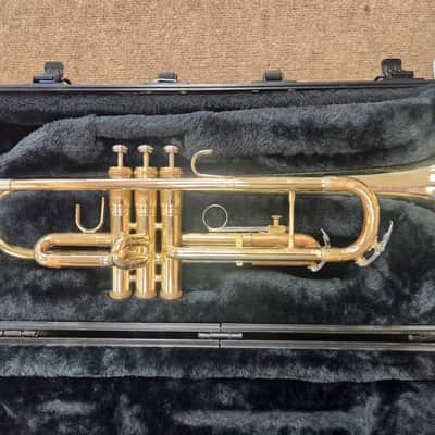 King 601 Trumpet with Case image 1