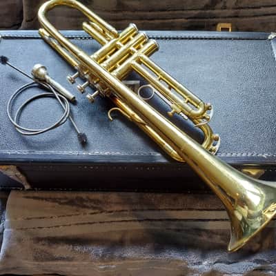 King Cleveland 600 Bb Trumpet, USA, Brass with Case, good but resolder image 2