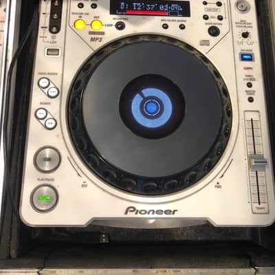 Complete DJ Setup: 2 Pioneer CDJ-800MK2 Players, Rane SIXTY-TWO Mixer, Novation Dicers, & Odyssey Coffin Case image 9