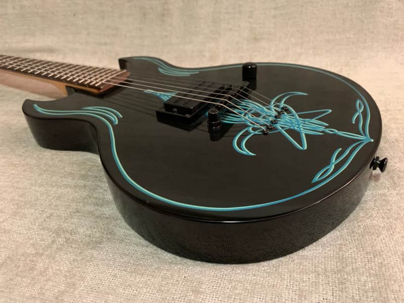 2005 Washburn Lyon Scott Ian Signature Model + Original Gig Bag
