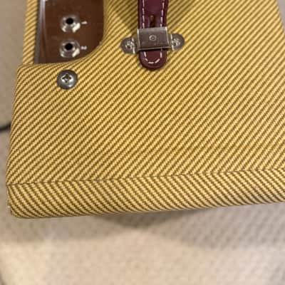 Victoria 518  - Tweed and Tone - One Owner image 8