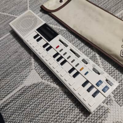 Casio VL-1 VL-Tone 29-Key Synthesizer Keyboard 1979 - 1984 - White