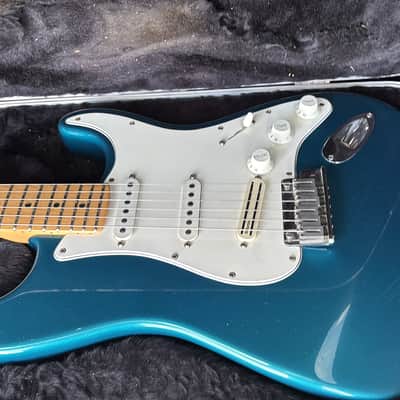 Fender American Standard Stratocaster with Maple Fretboard 1998 - 2000 - Aqua Marine Metallic image 2