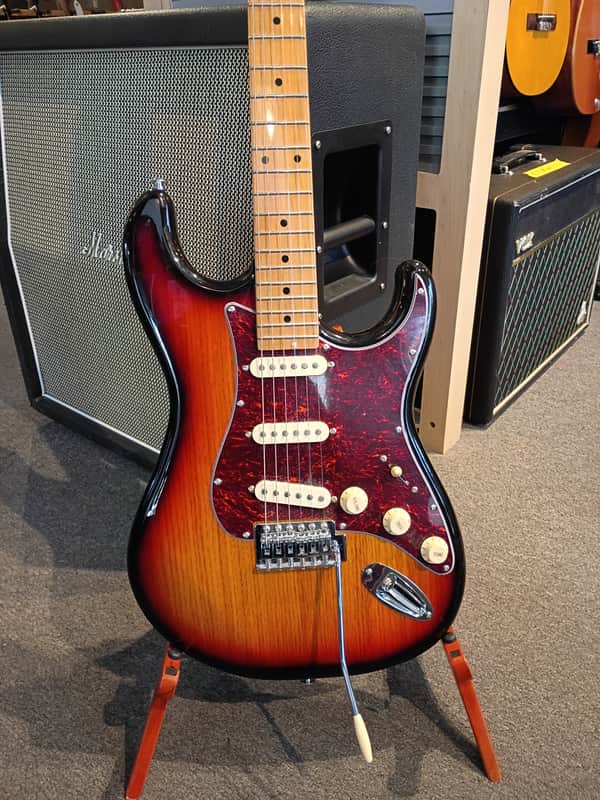 Tagima TG-530 S-Style Guitar with Techwood Fretboard 2021 - Present - Sunburst image 1