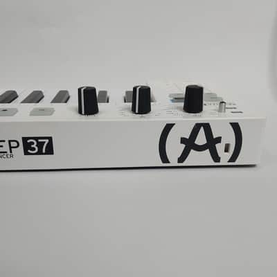 Arturia Keystep 37 USB/MIDI/CV Audio Recording Keyboard Controller & Sequencer - White image 10