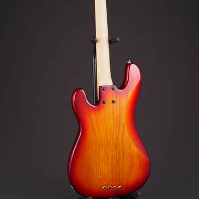 Lakland Skyline 44-64 Deluxe PJ - Honeyburst image 6