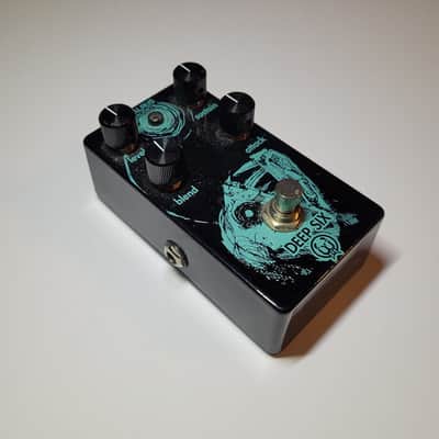 Walrus Audio Deep Six Compressor V1 Limited Edition - Angler Fish 2014 - 2016 - Black / Teal Angler Fish image 2