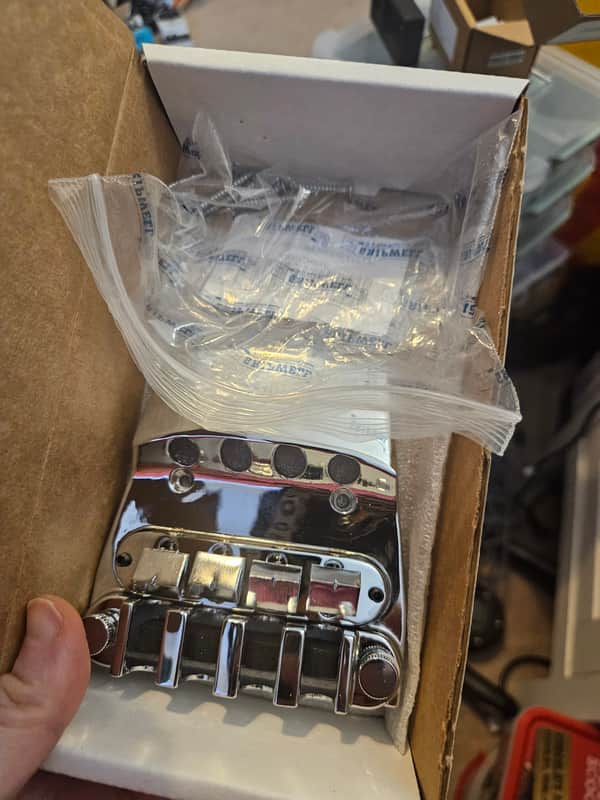 Allparts Bridge and Tailpiece for Rickenbacker 2020s - Chrome image 1